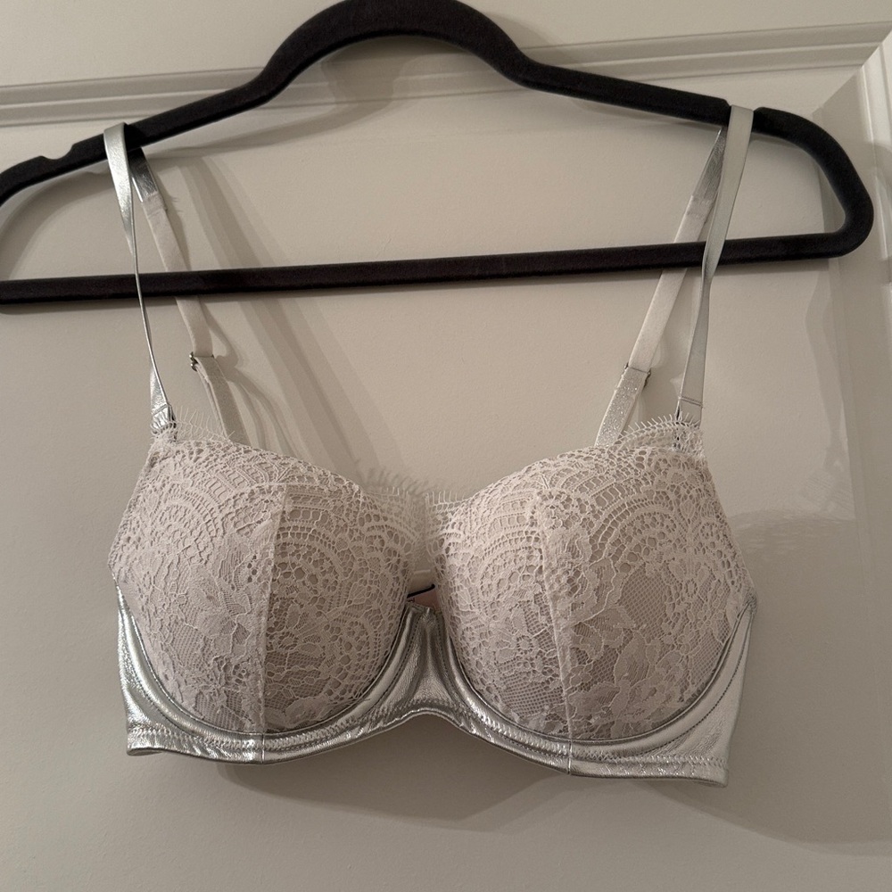 NWOT VS Silver and Lace Full-Coverage Bra with Adjustable Straps